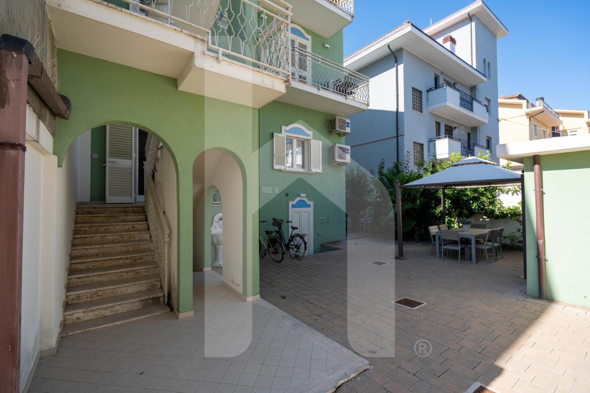 Homiday - Residenza D'annunzio Apartment Pineto